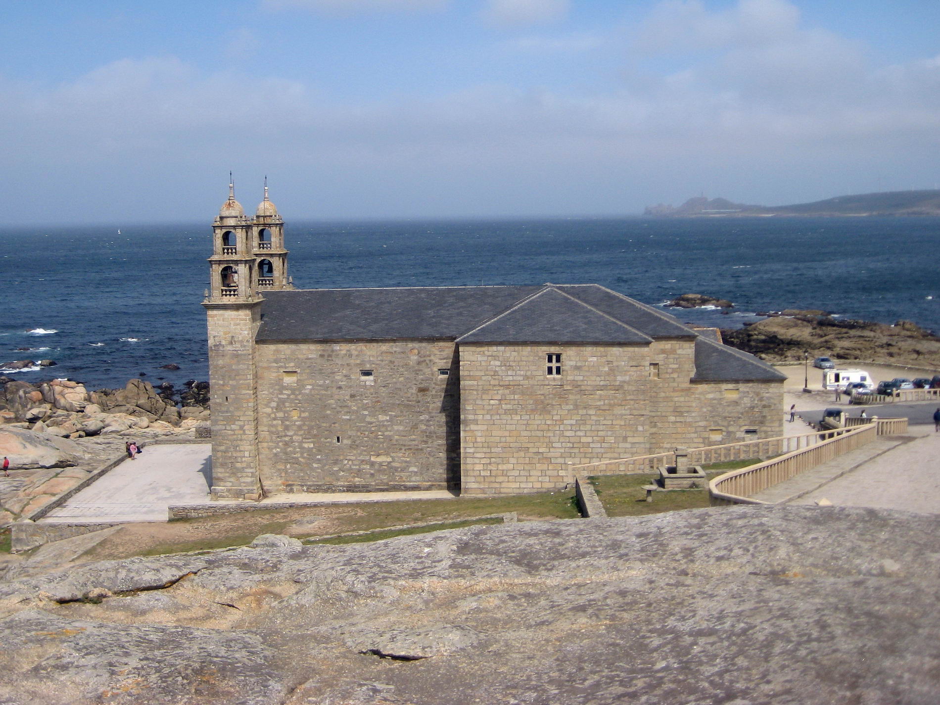 Santuario da Virxe da Barca frente al Atlántico